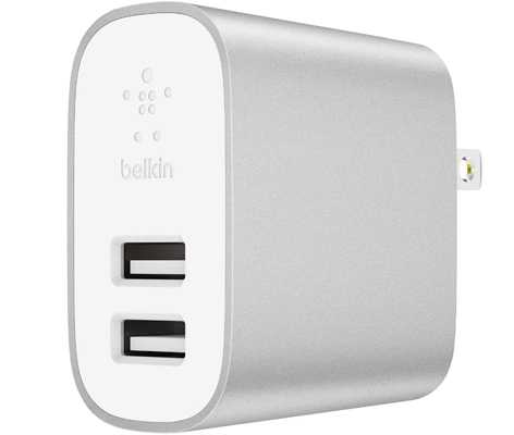 Сетевое зарядное устройство Belkin Boost Charge с двумя USB портами и мощностью 24 Вт.