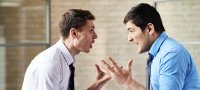 Как правильно реагировать на оскорбления и агрессию