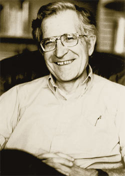 Ноам Хомский (р.1928) — американский лингвист и общественный деятель. Создатель теории порождающей (генеративной) грамматики. Приверженец идеи врождённых языковых способностей и универсальной грамматики.  Фото: «Наука и жизнь»