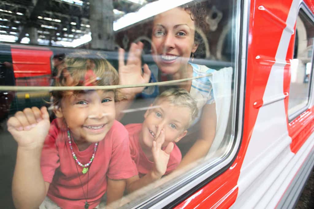 Как путешествовать с детьми на поезде