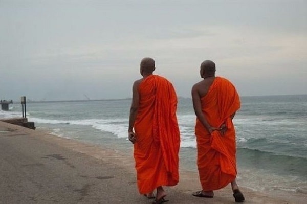 притча о двух монахах короткая с моралью