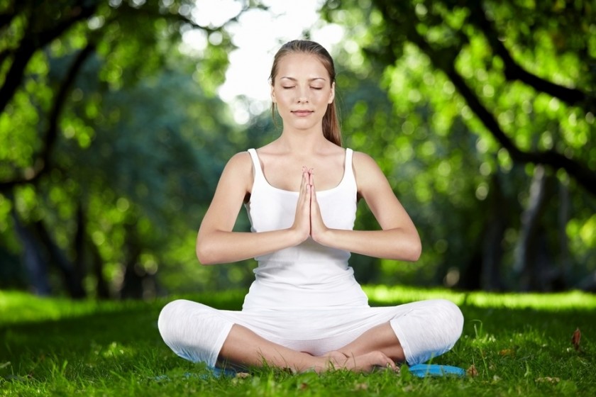 Полноценное питание, размеренный ритм жизни, медитация помогают выходу из депрессии