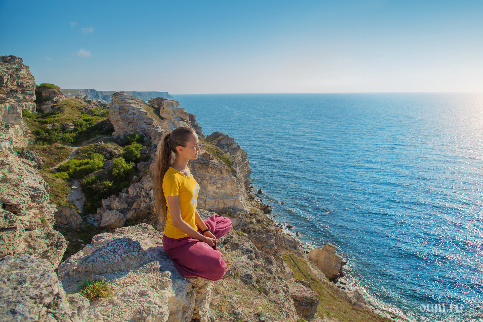 медитация, девушка медитирует, на море, пейзаж