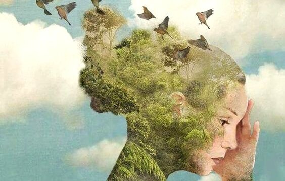 Девушка с волосами из травы и деревьев и птицы вокруг