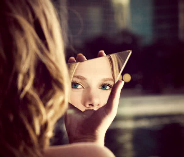 face reflection mirror